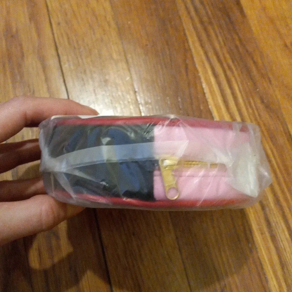Springtime SNEAKY DAISY CHANGE PURSE - Picture 6 of 7